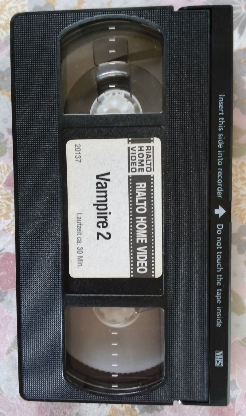 Tutti i VHS: 3er Set VHS flug im Vampire über die Schweiz – Usato da Hallau venduto da histoiremerveilleuse 3