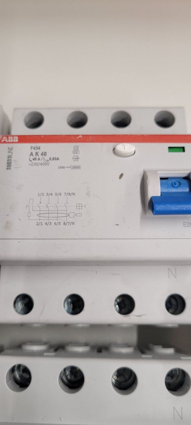 ABB Interruttori: 4 Polige FI 40 u. 25 A 30mA – Usato da Adlikon b.Regensdf venduto da fatbob50 5