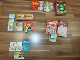 1 Spieleset nach Wahl  uno ,elferspiel,Dinos,halligalli K7