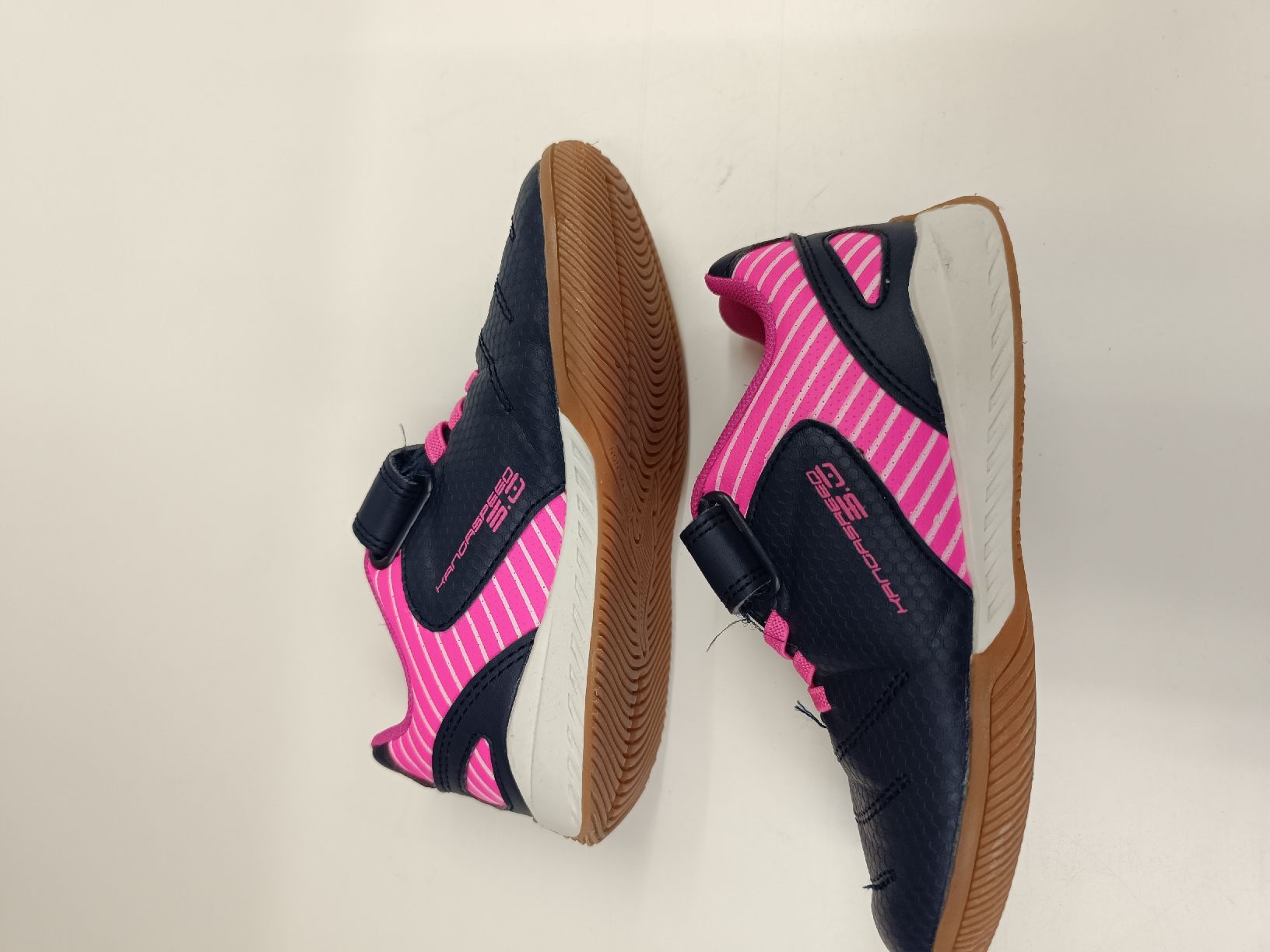 Schuhe für Mädchen: Hallenschuhe Gr. 28 – Gebraucht aus Ehrendingen von Cheronimo2 1