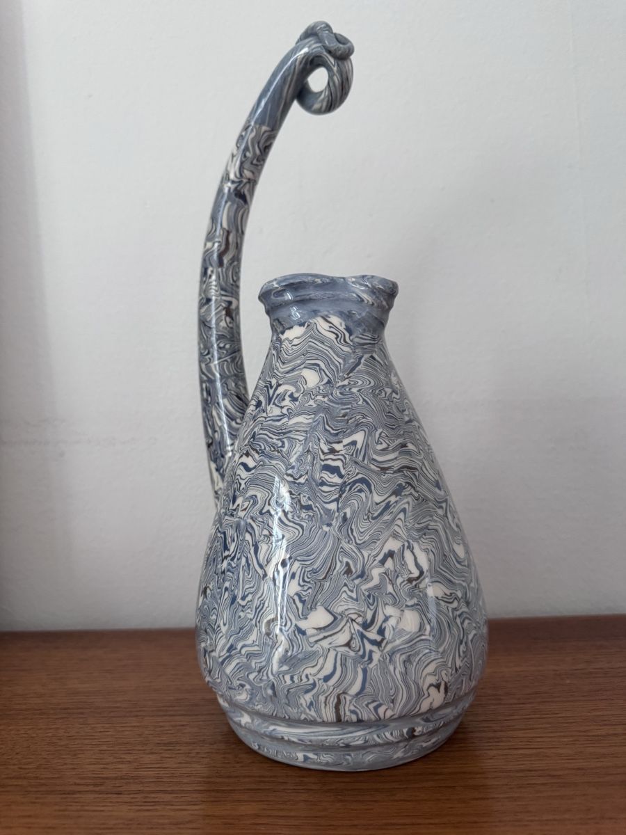 Caraffe: Pichet vintage en faïence de Roanne, circa 1950 – Usato da Vésenaz venduto da Angela.C3 3