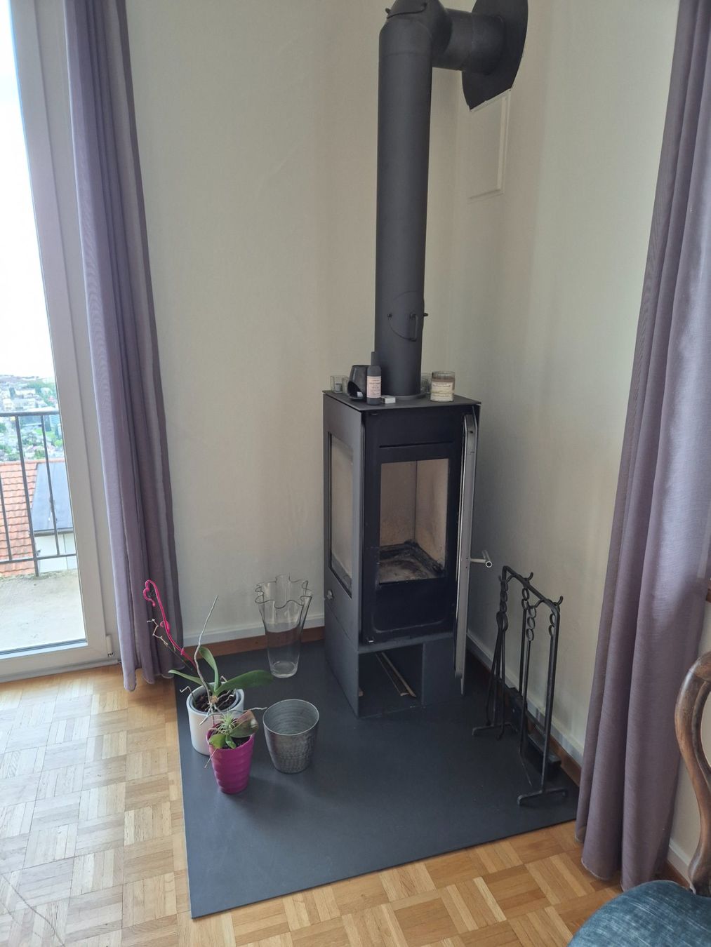 Stufe caminetto: Cheminée design moderne avec vitre – Usato da Chardonne venduto da Flyingpigs 2
