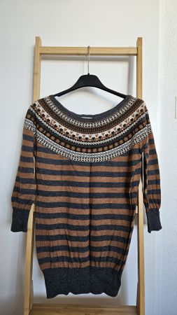 Female sweater from Springfield, size S. Cropped sleeve 
