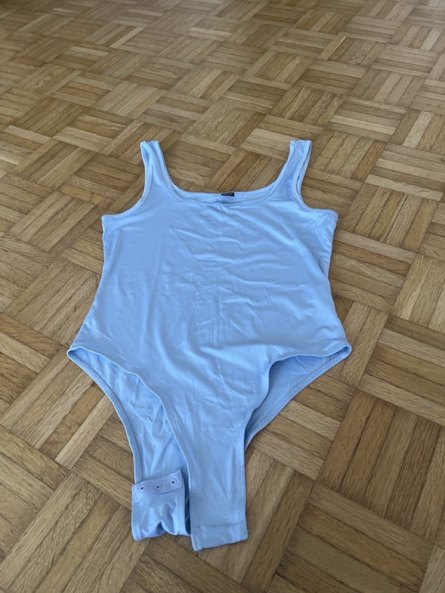 Top: Damen Bodysuit hellblau ärmellos – Nuovo (secondo la descrizione) da Grüningen venduto da liliane.tebane