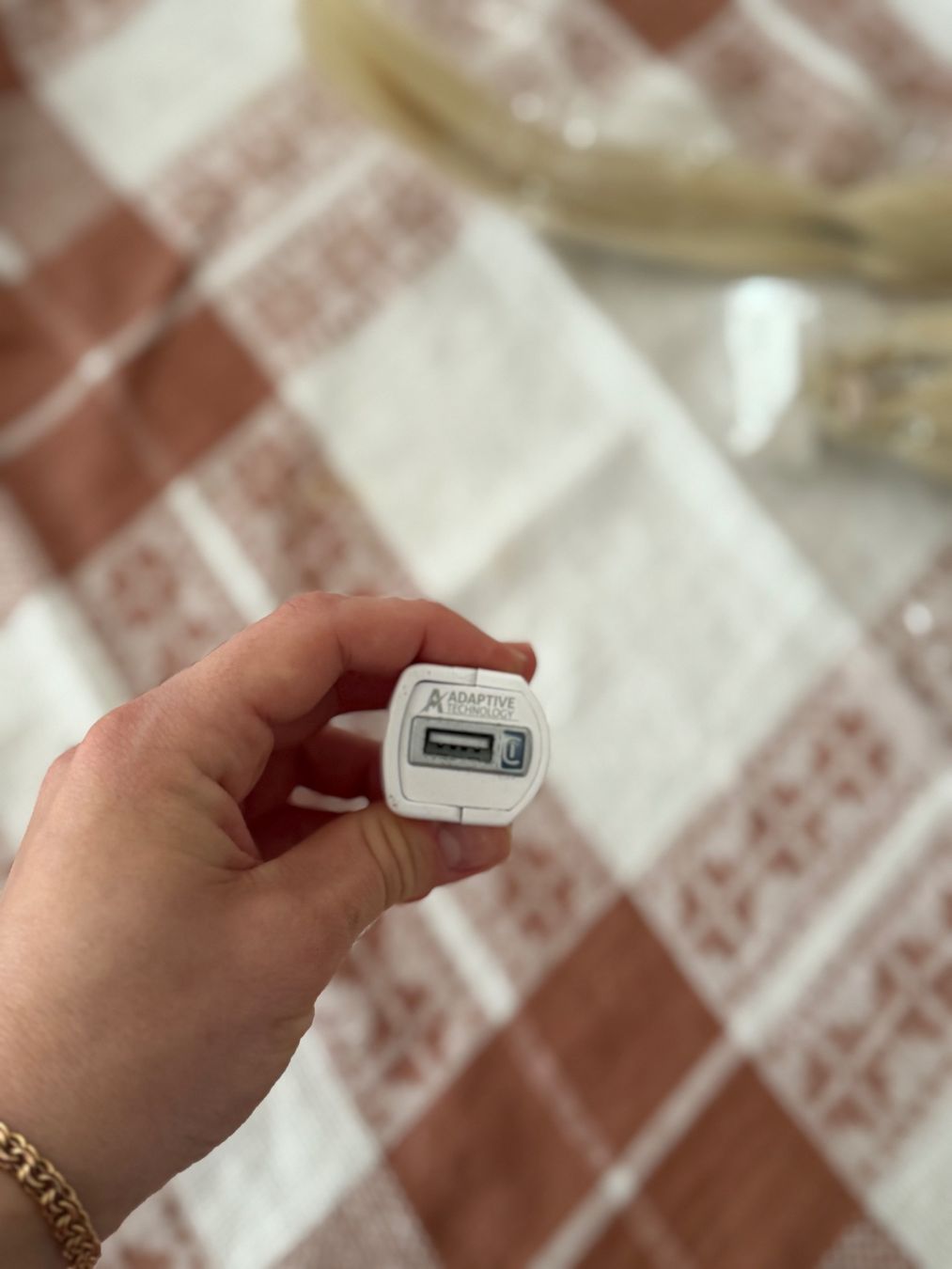 Lecteurs & Adaptateurs: Auto KFZ Ladegerät USB Adapter 12V – D'occasion à Riehen par edu_92w7 2