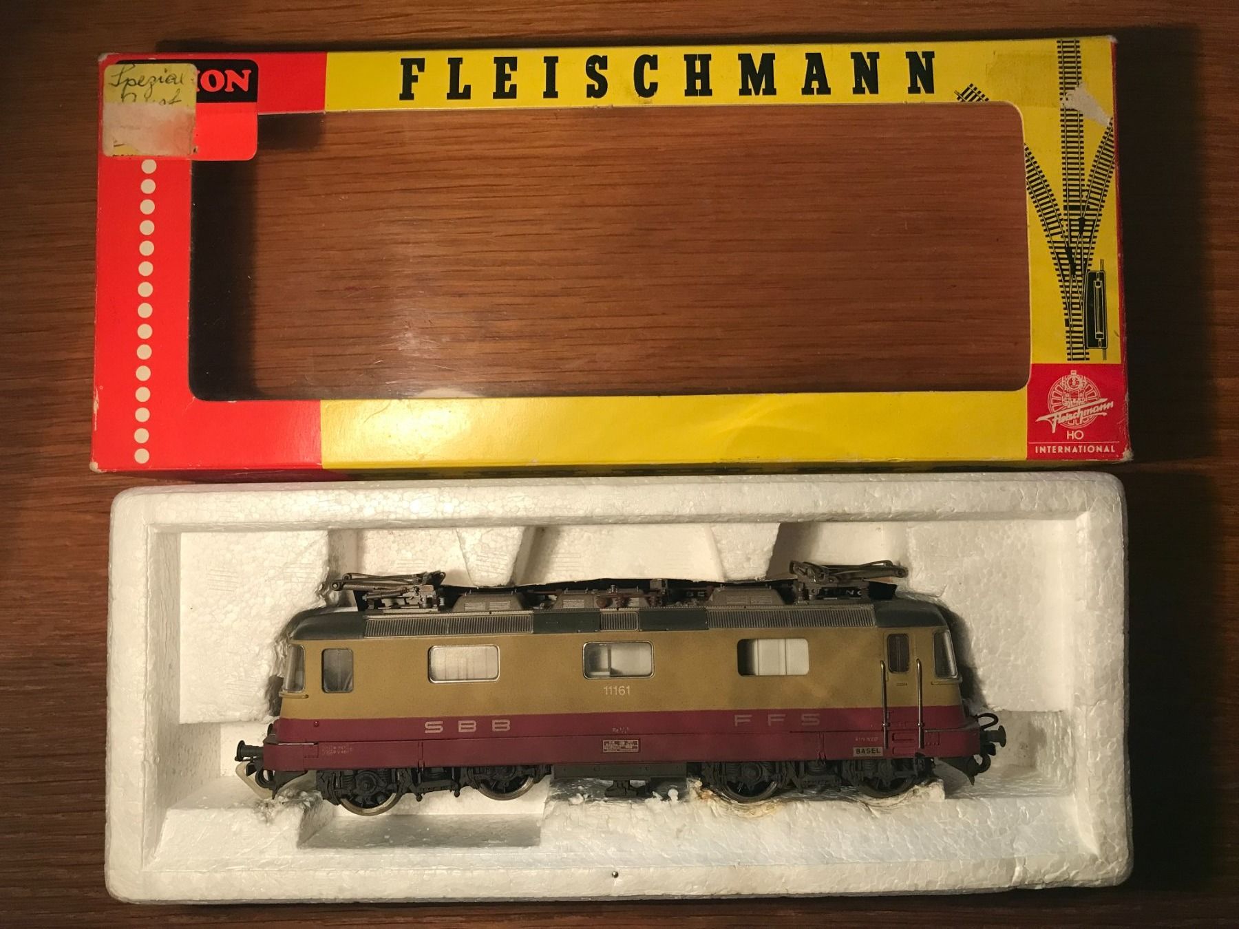 Fleischmann Modellini di ferrovie: Fleischmann SBB Lokomotive Re 4/4 II TEE – Usato da Luzern venduto da mey_s13