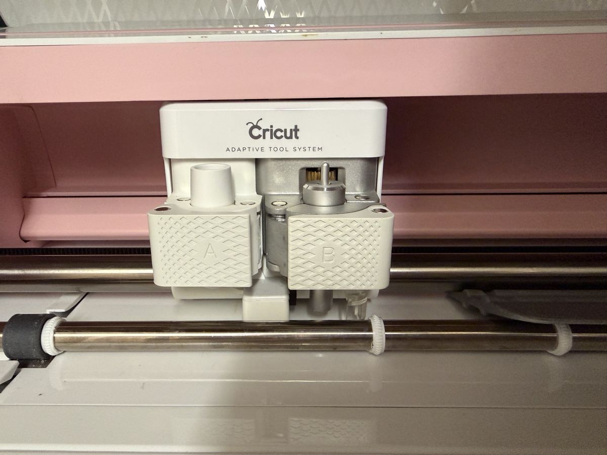Toutes les machines: Schneideplotter Cricut Maker mit viel Zubehör gebraucht – D'occasion à Au ZH par FMRF 2