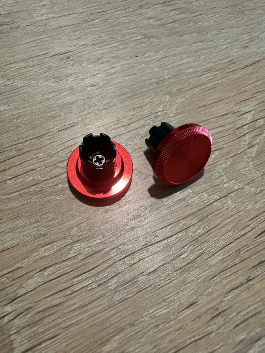 Controller: 2x PS5 Pro Controller Sticks rot Aluminium neuwertig – Neu (gemäss Beschreibung) aus Wetzikon ZH von mic_ssc8