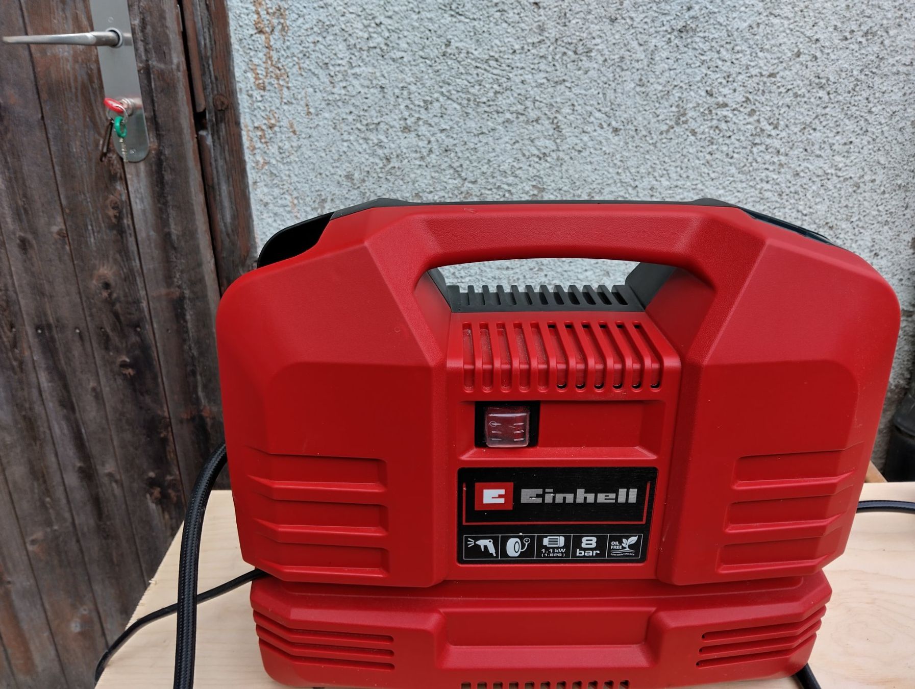Einhell Compressori: Tragbarer Luftkompressor – Nuovo e nell'imballaggio originale da Näfels venduto da Mboenis
