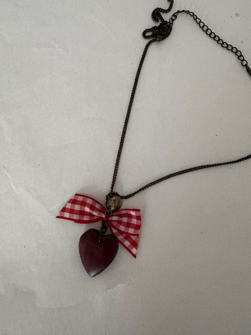 Catenine: Collana con cuore di legno e fiocco – Usato da Bellinzona venduto da dan_m8pc