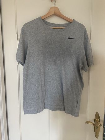 Nike T-Shirt grau Dri-Fit, Grösse M