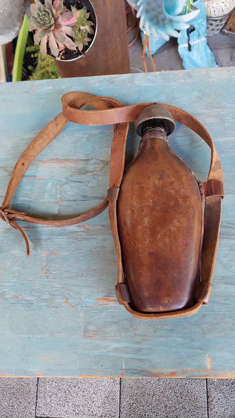 Ausrüstung & Ersatzteile: Feldflasche Leder Hülle mit Gurt  – Gebraucht aus Konolfingen von lanomi