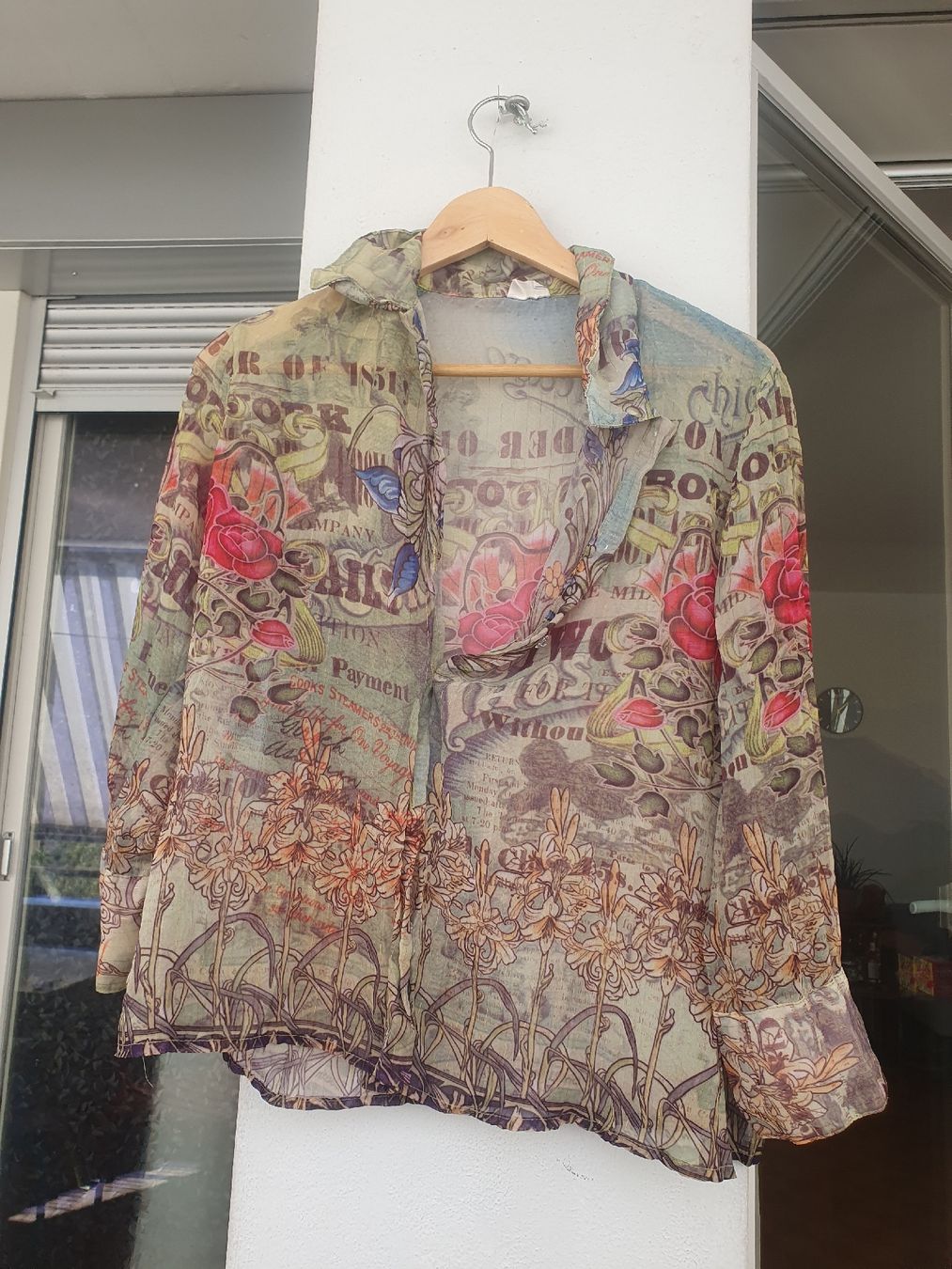 Camicette: Vintage Y2K Bluse Top – Usato da Bern venduto da ann_xgw6