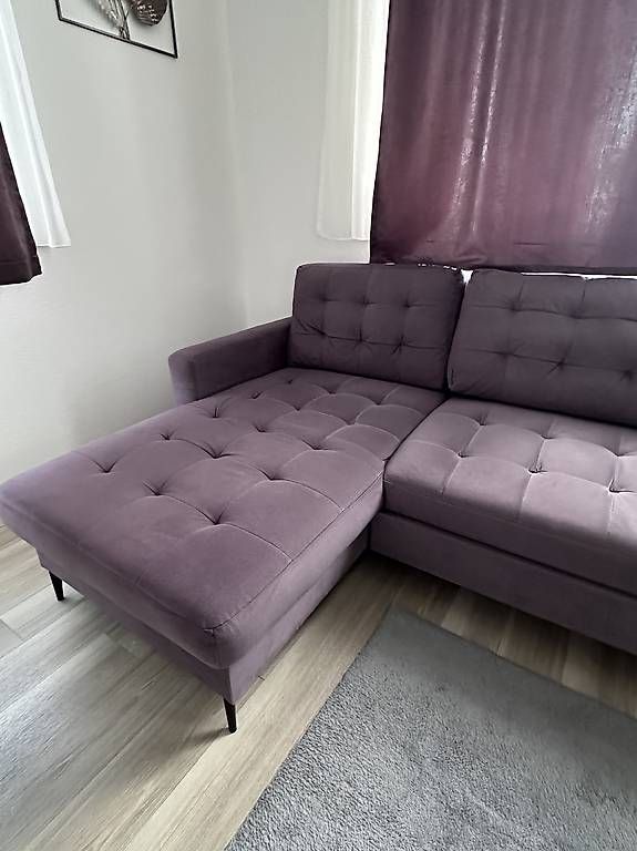 Divani: Ecksofa mit Schlaffunktion, lila Stoff, 280cm breit, top ... – Usato da St. Gallen venduto da mfo_c9w9 2