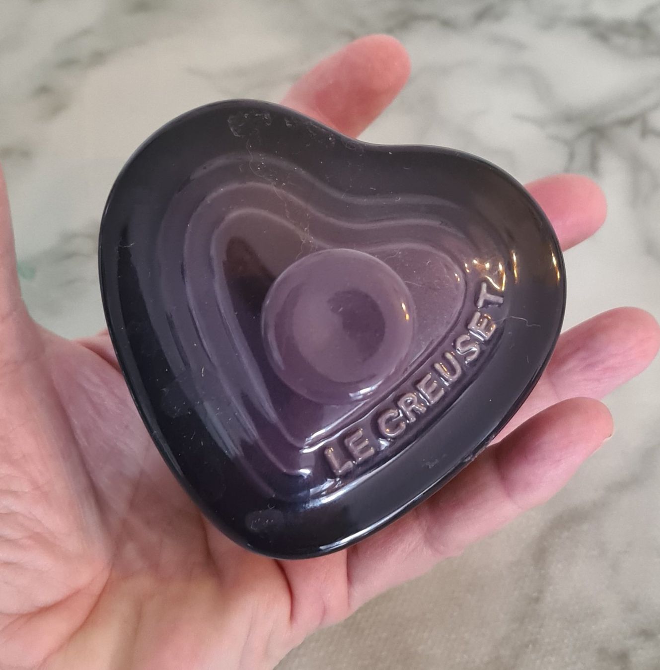 Le Creuset Töpfe: Le Creuset Herz lila mini cocotte – Gebraucht aus Winterthur von bibummi 3