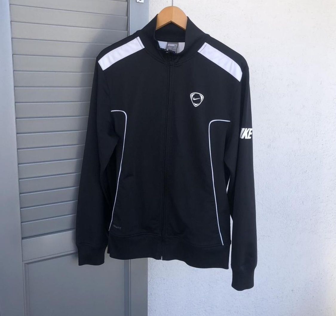 Nike Giacche: Nike Sportjacke – Usato da Fribourg venduto da ann_l9b7