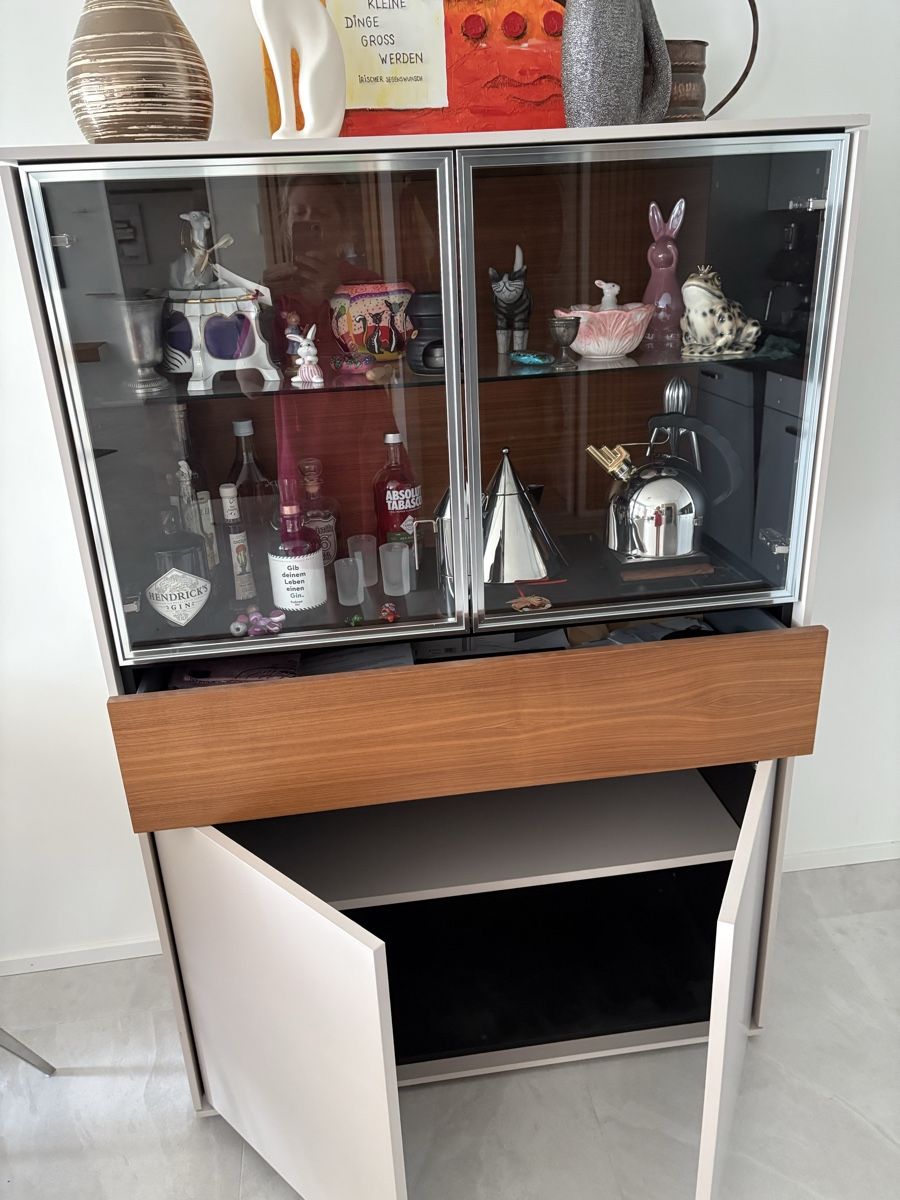 Vetrine: Vitrine/Highboard mit Glastüren und Schublade – Usato da Kaiseraugst venduto da Aila3F 1