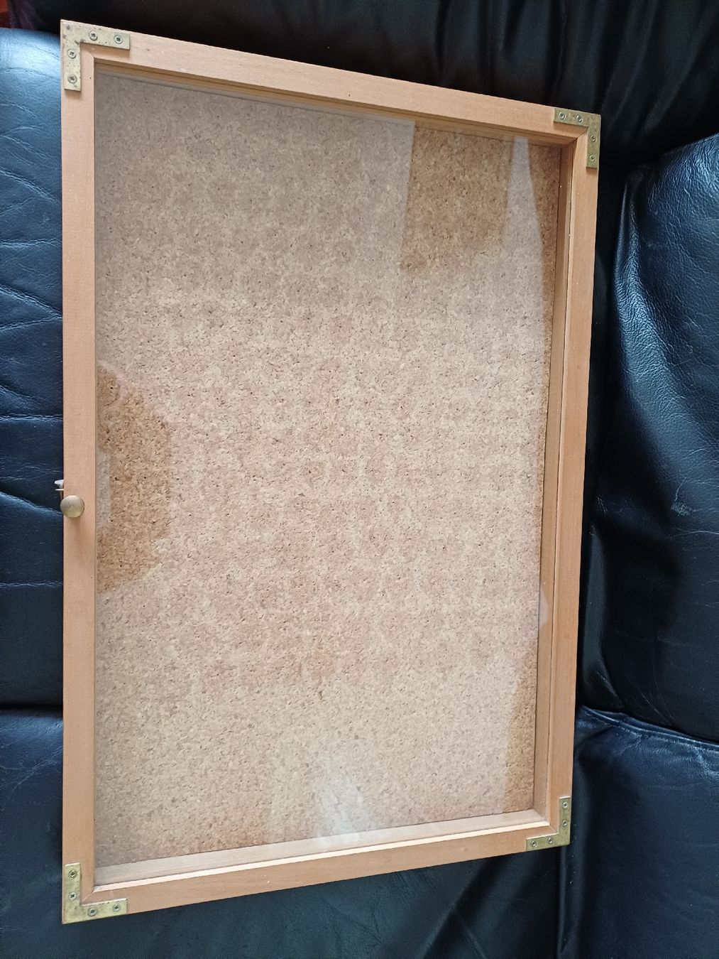Vitrines: Vitrine Holz mit Kork und Glas – D'occasion à Ebersecken par Napf08