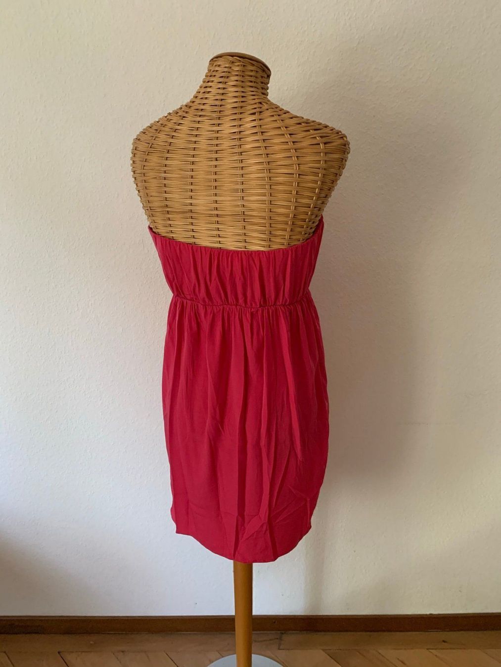Kleider: FOREVER 21 - Bustier-Kleid himbeerfarben – Gebraucht aus Zürich von Diazaio 2