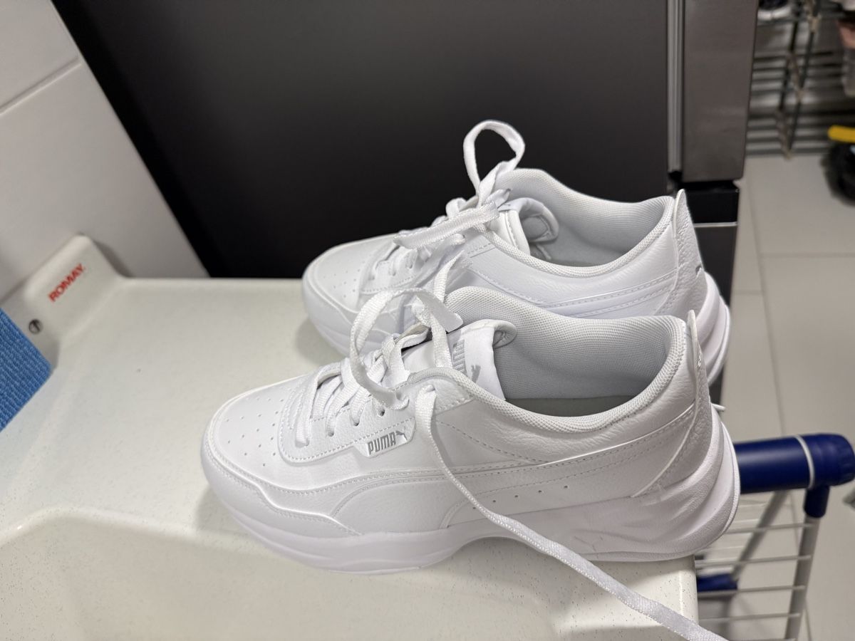 Puma Damenschuhe: Puma Sneaker, Gr. 38.5 / UK 5.5 – Gebraucht aus Winkel von Hafula