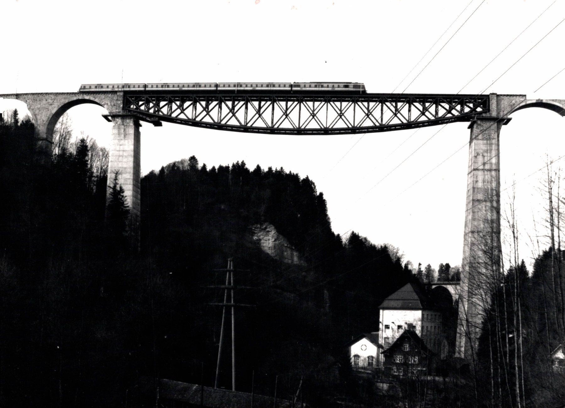 Foto & Immagini: Foto: Sitterviadukt mit Bahn (SOB) – Usato da Bronschhofen venduto da Astore