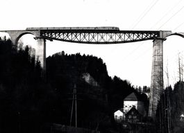 Foto: Sitterviadukt mit Bahn (SOB)