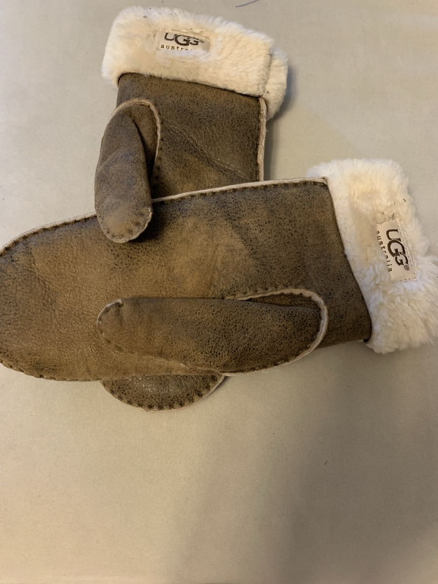Ugg Guanti & manicotti: UGG Handschuhe  – Usato da Bergdietikon venduto da zor_856j 5