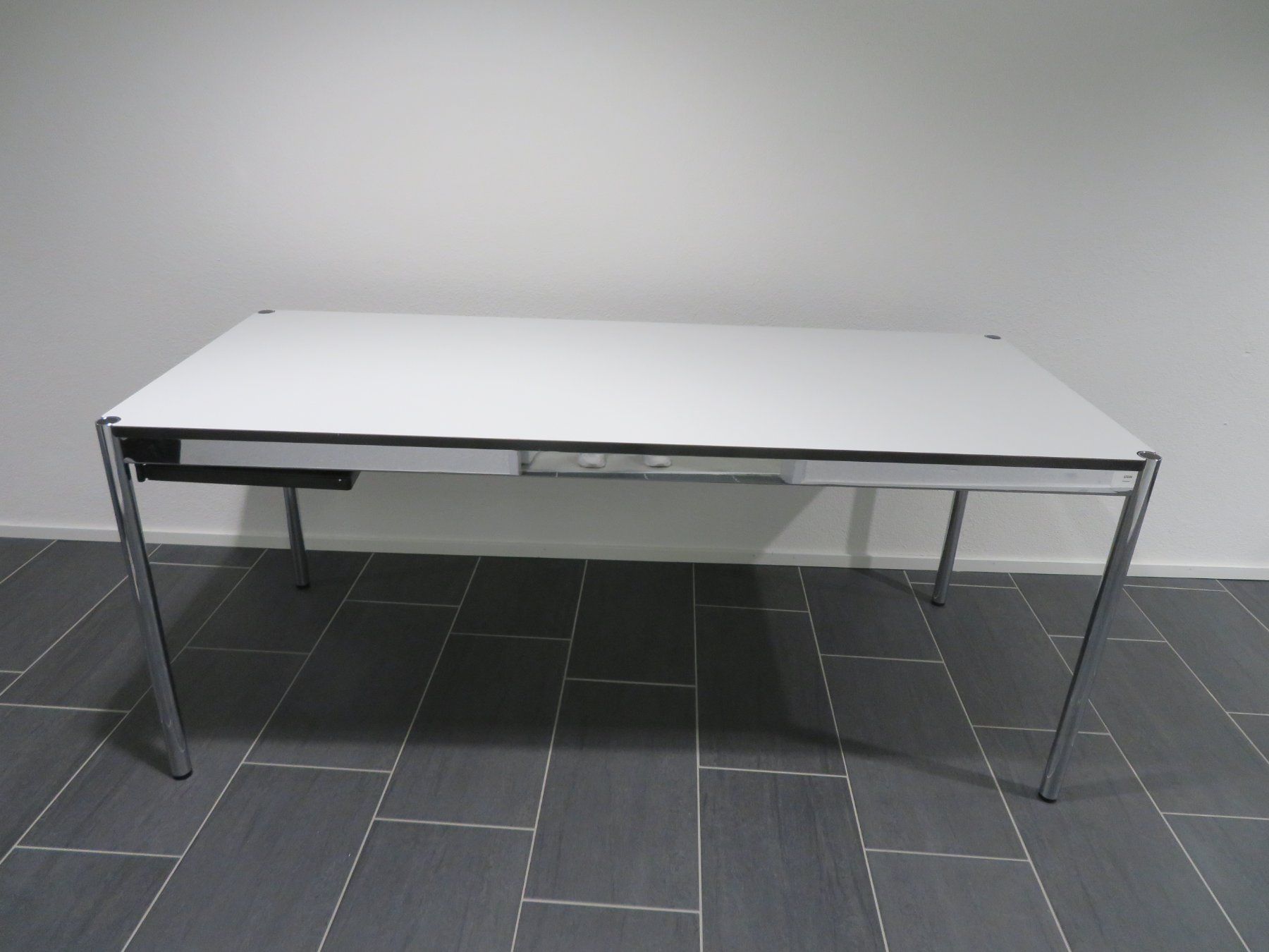 Schreibtische: USM Möbel Tisch – Gebraucht aus Dättwil AG von inf_yjs8