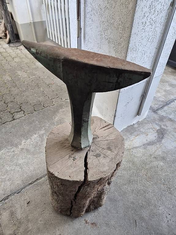 Attrezzi da lavoro: Alter Amboss mit Holzsockel – Usato da Itingen venduto da Joschi016 3