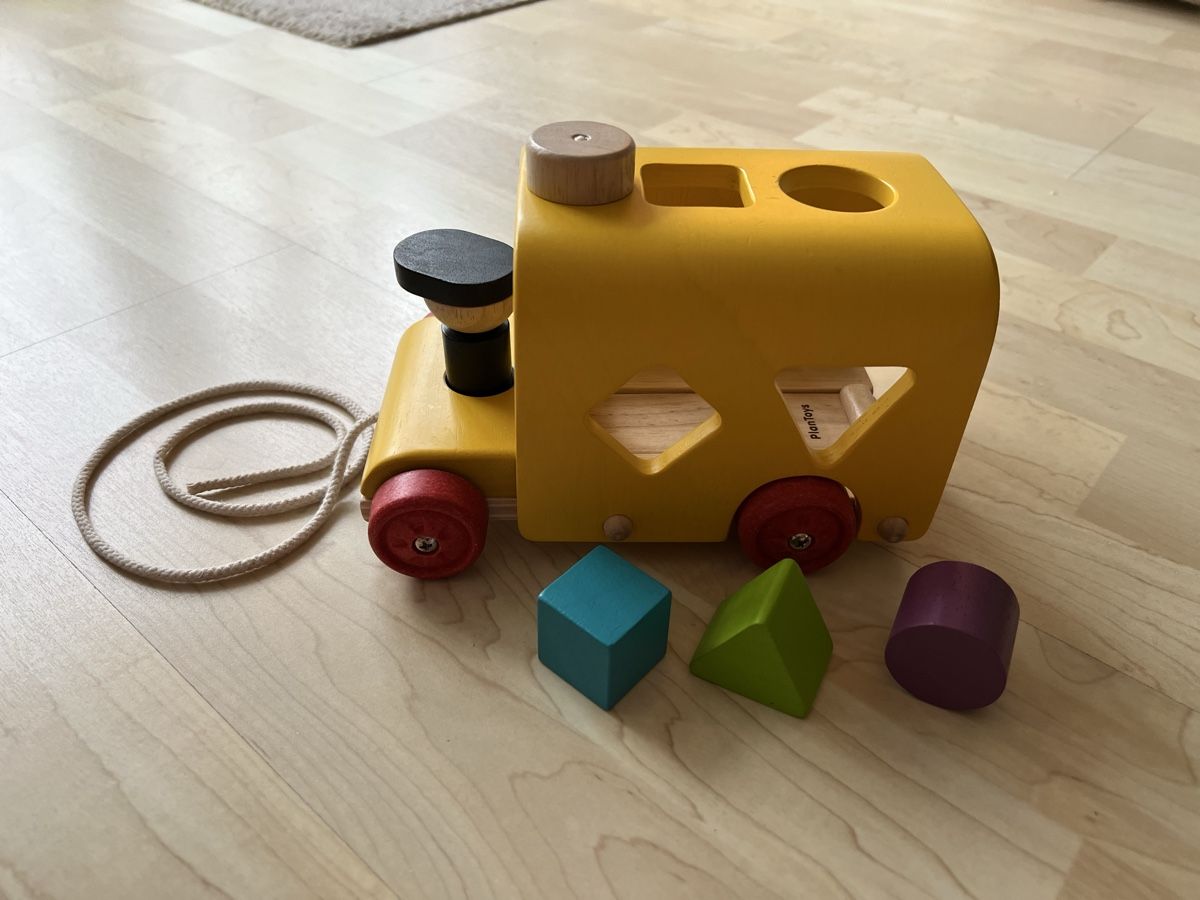 Plantoys Giocattoli: Plan Toys Sortierbus – Usato da Bergdietikon venduto da lua_6f9w