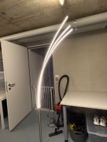 Stehleuchte LED geschwungen silber