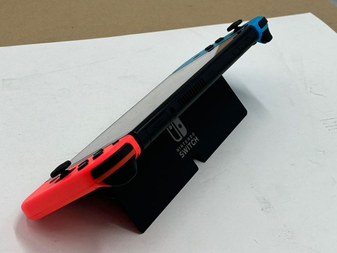 Nintendo Console: NINTENDO Switch OLED-Modell, Neon-Blau/Neon-Rot – Usato da Birmenstorf AG venduto da Distronics_SchweizAG 2