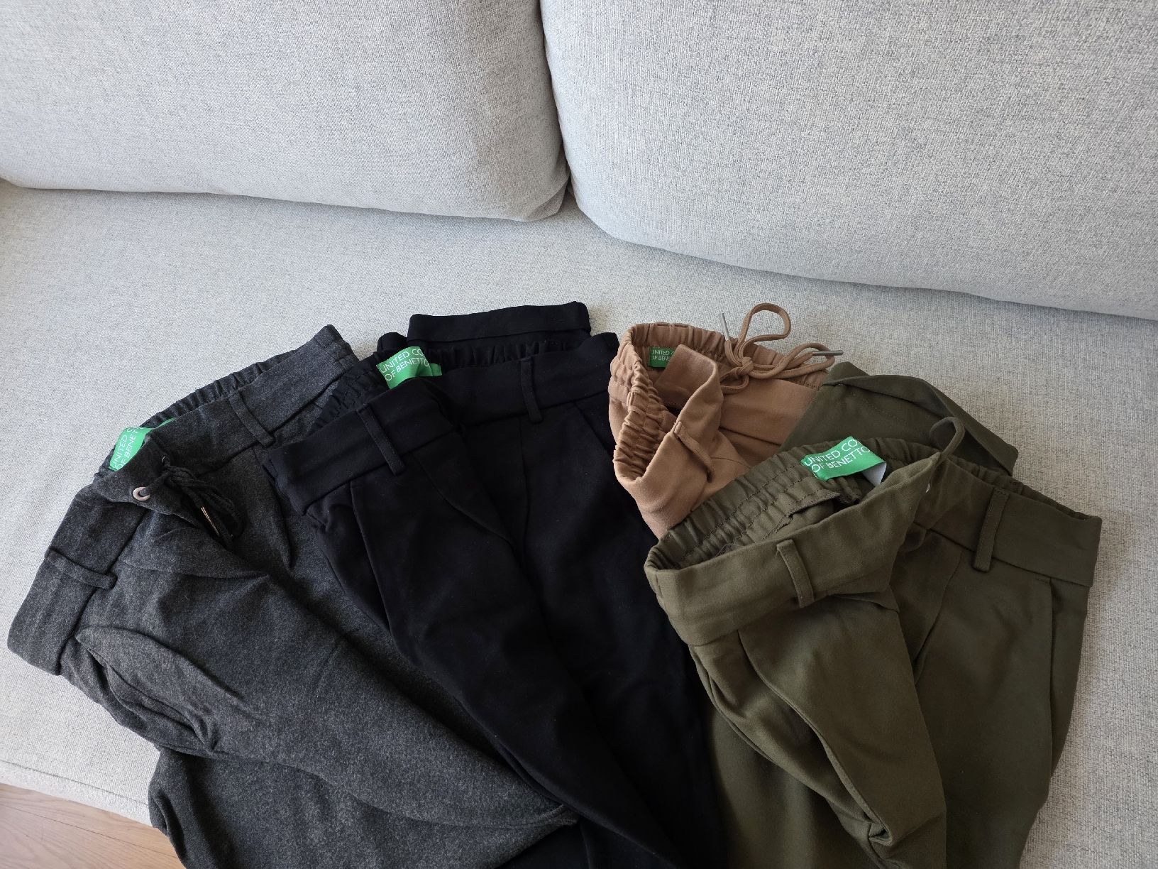 Benetton Lotti di vestiti: Benetton Pantalon – Usato da Yverdon-les-Bains venduto da enzine 1