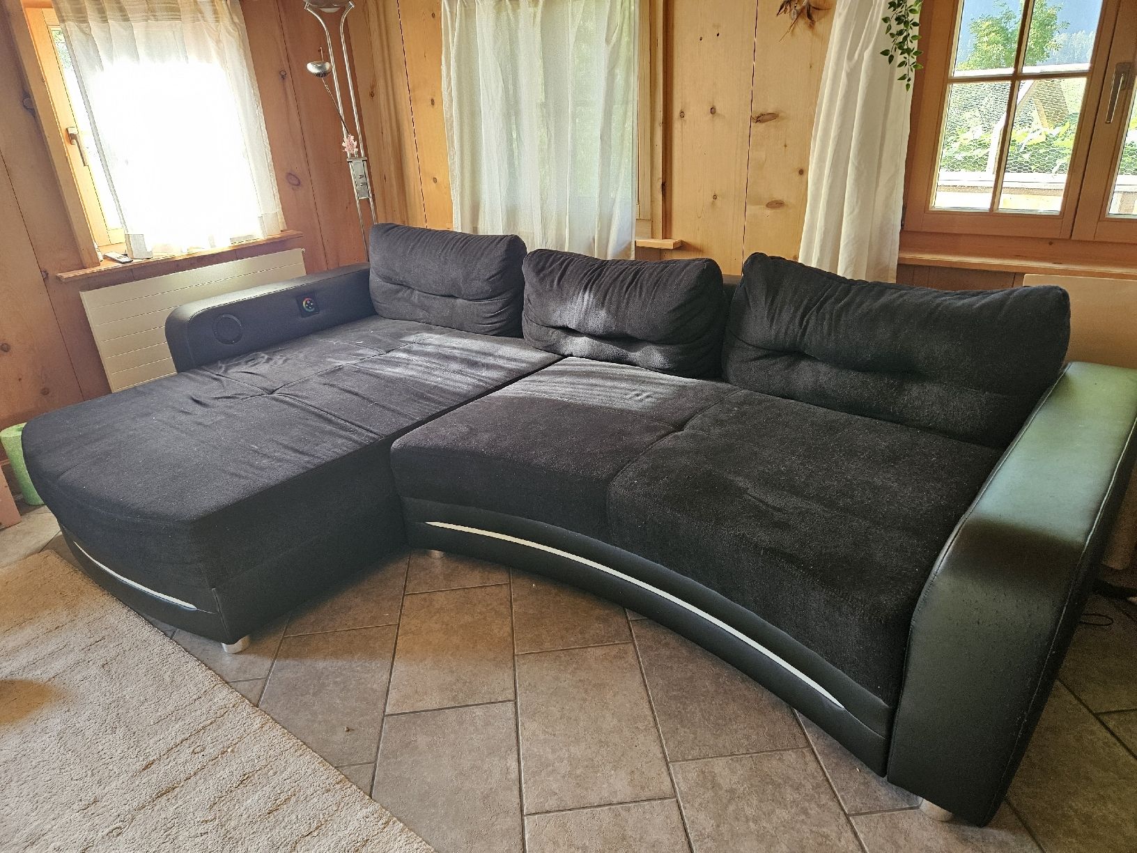 Divani: Ecksofa schwarz Stoff mit integrierten Lautsprechern  – Usato da Davos Platz venduto da egl_h2gt