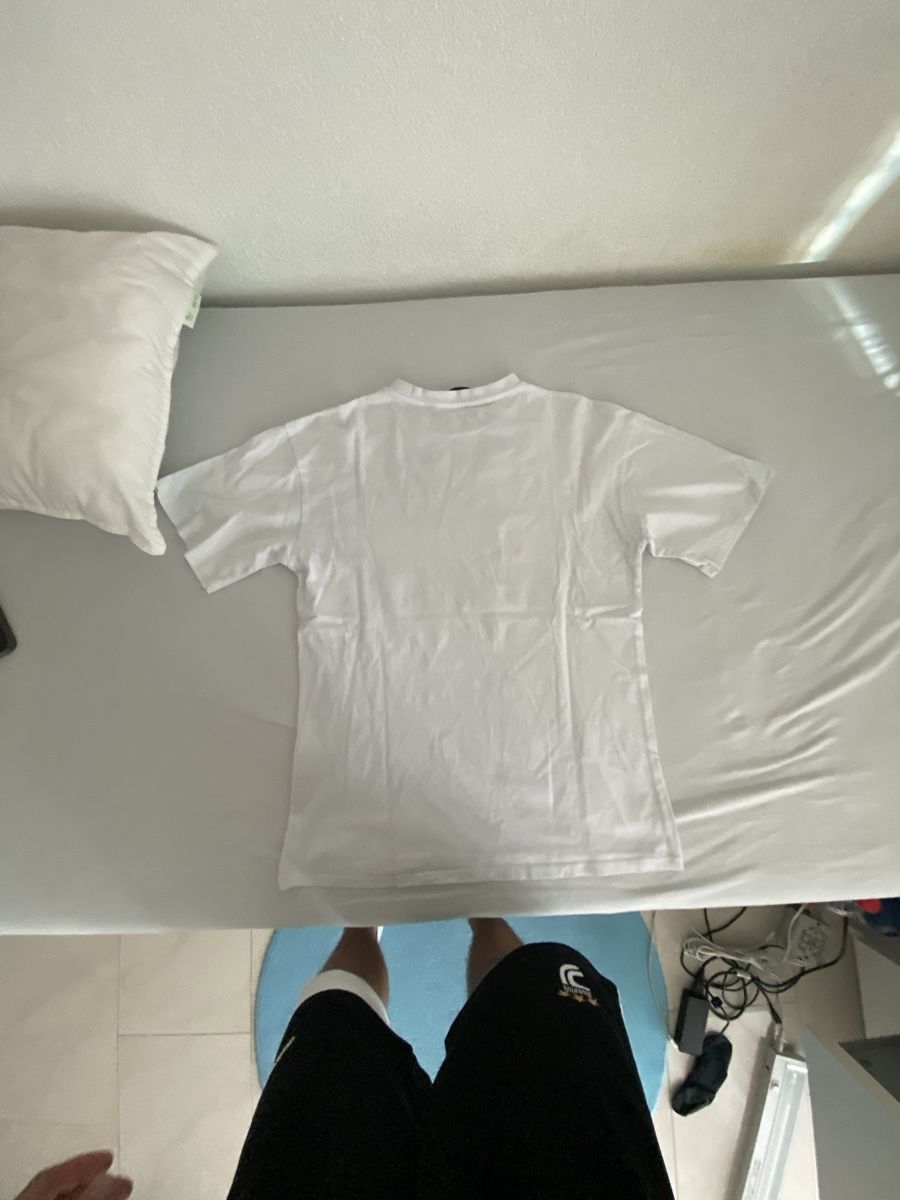 T-shirt: T shirt – Nuovo (secondo la descrizione) da Pratteln venduto da fra_rd8j