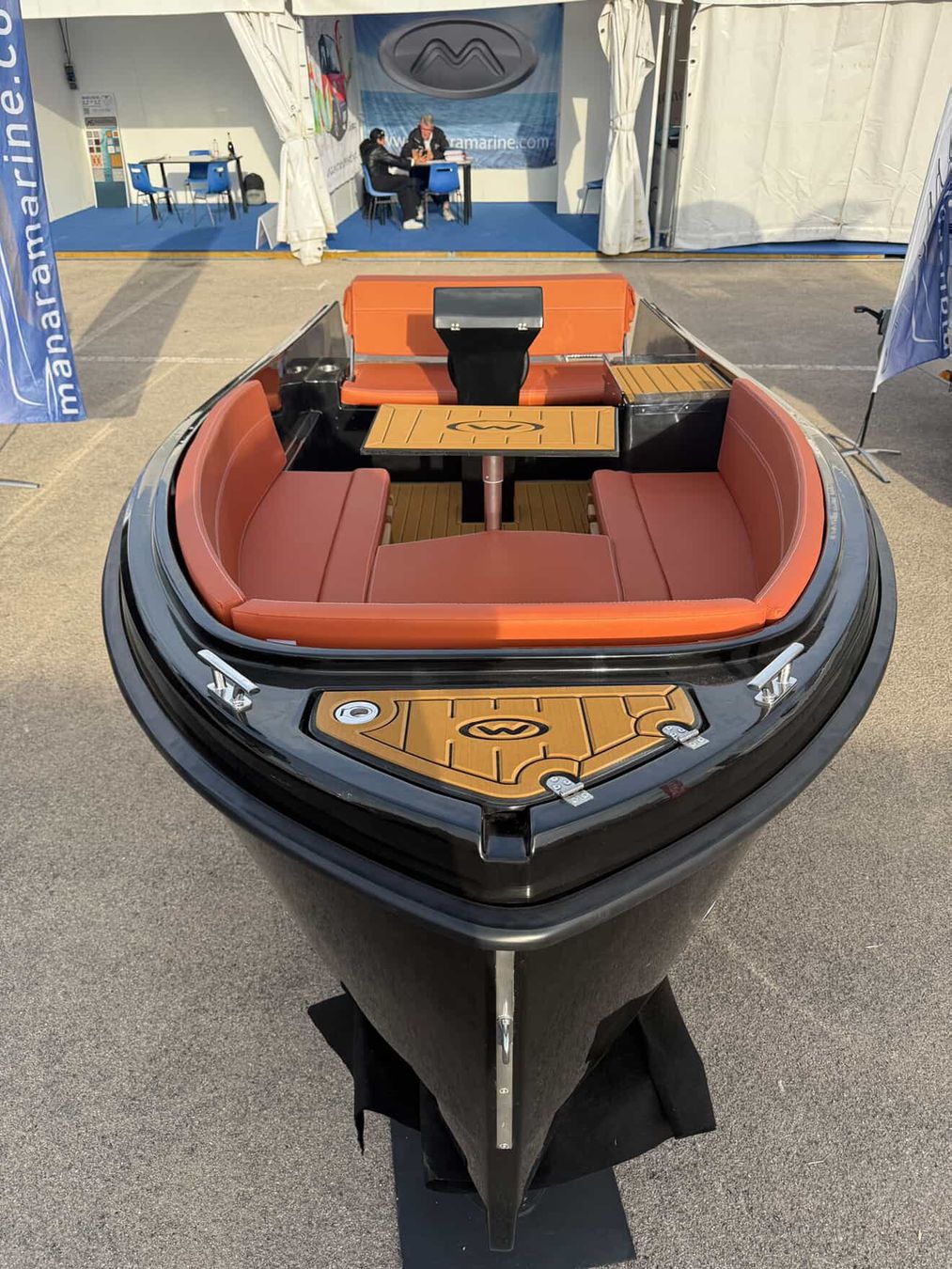 Bateaux: Open Boot mit 8 PS motor – Neuf avec emballage d'origine à Quartino par 5franc 2