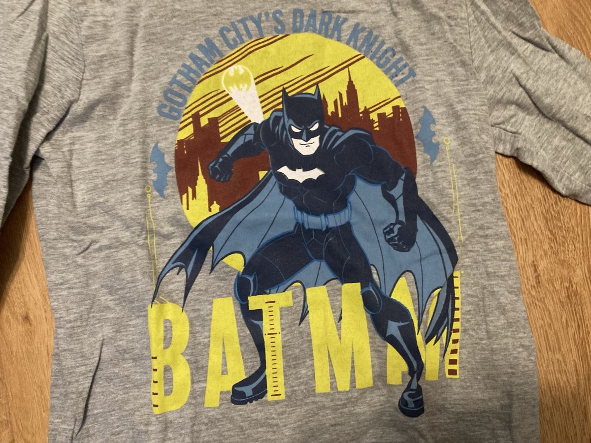 Hemden, T-Shirts & Polos: Batman Langarmshirt Gr. 116 – Gebraucht aus Emmenbrücke von JJ_89 1