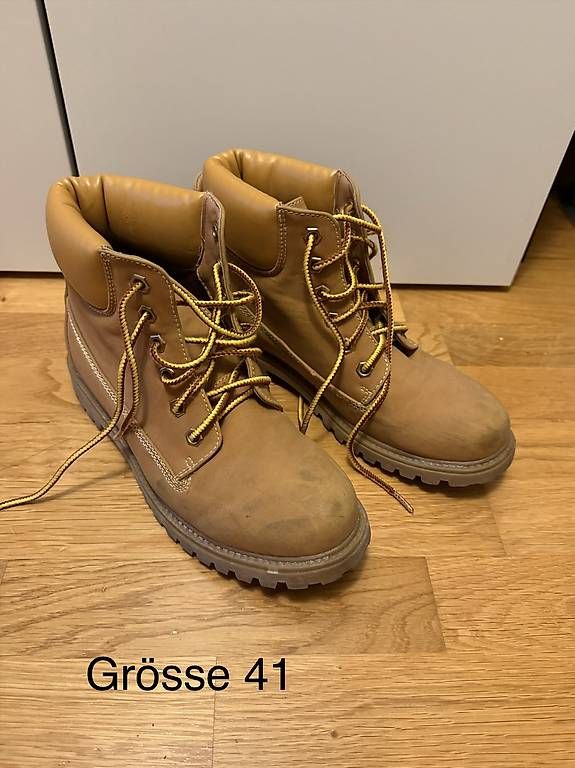 Scarpe da donna: Diverse Schuhe gratis abzugeben – Usato da Münsingen venduto da Kapia82 1