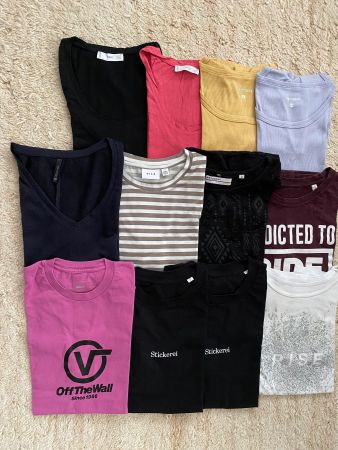 12 Stück T-Shirts Damen Grösse S/XS Kleiderpaket