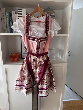 Dirndl Trachtenkleid mit Bluse Oktoberfest Krüger madl 