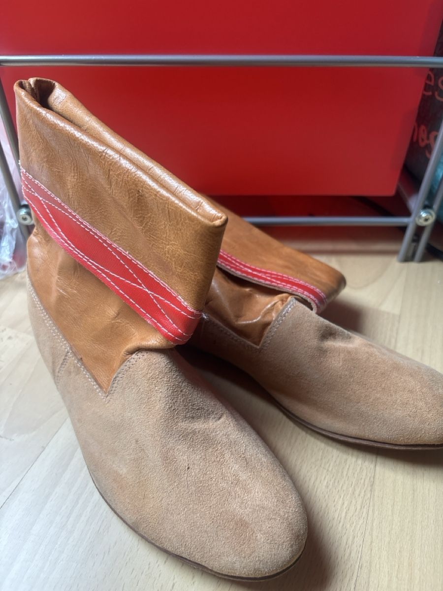 Scarpe da donna: Bottes en cuir et daim camel  Taille 38 – Usato da Evionnaz venduto da roh_l5yz