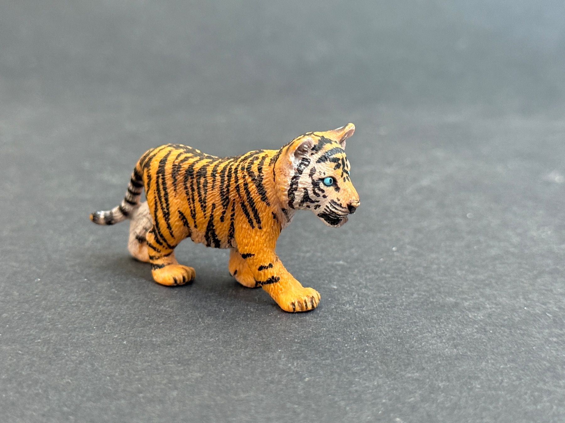 Schleich Statuette: Schleich Tiger mit Junges Jungem – Nuovo (secondo la descrizione) da Ennetbaden venduto da mapa05 4