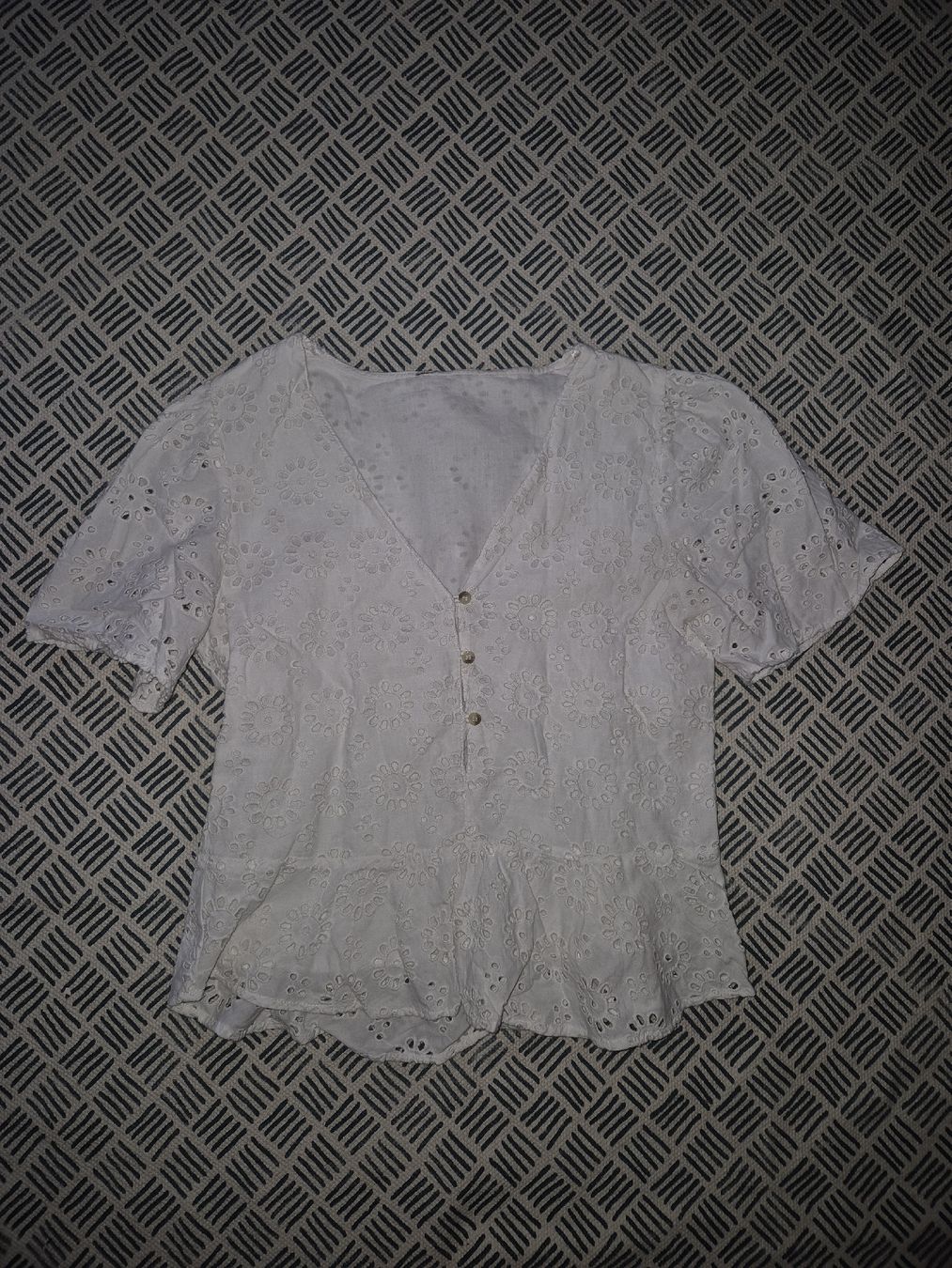 Camicette: Bluse mit Lochmuster S – Usato da Obfelden venduto da Spielsachenschweiz