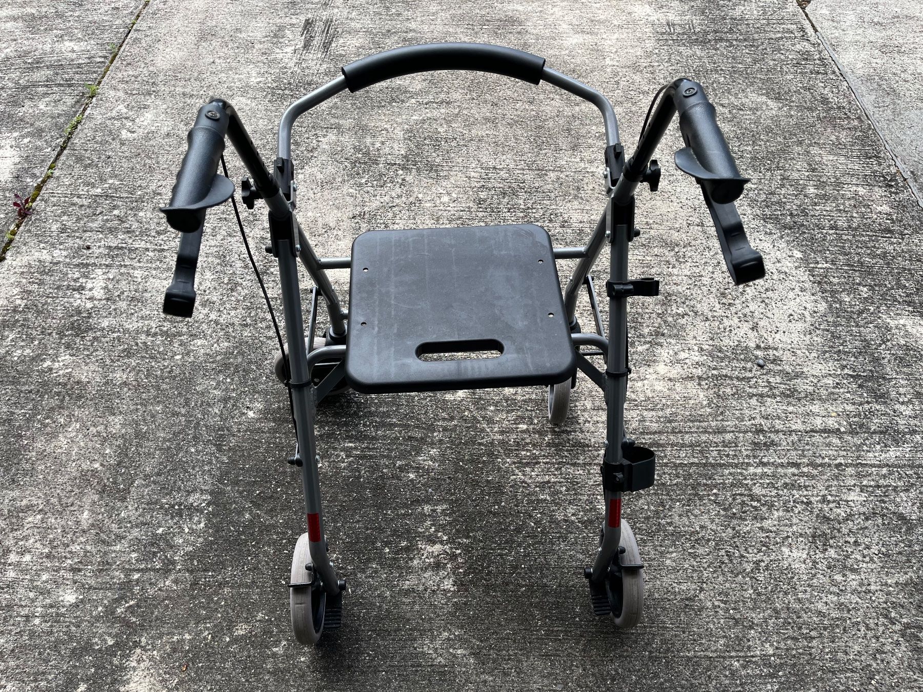Ausili per la deambulazione: Rollator Gigo 2G mit Korb – Usato da Allschwil venduto da rol_95b5 4