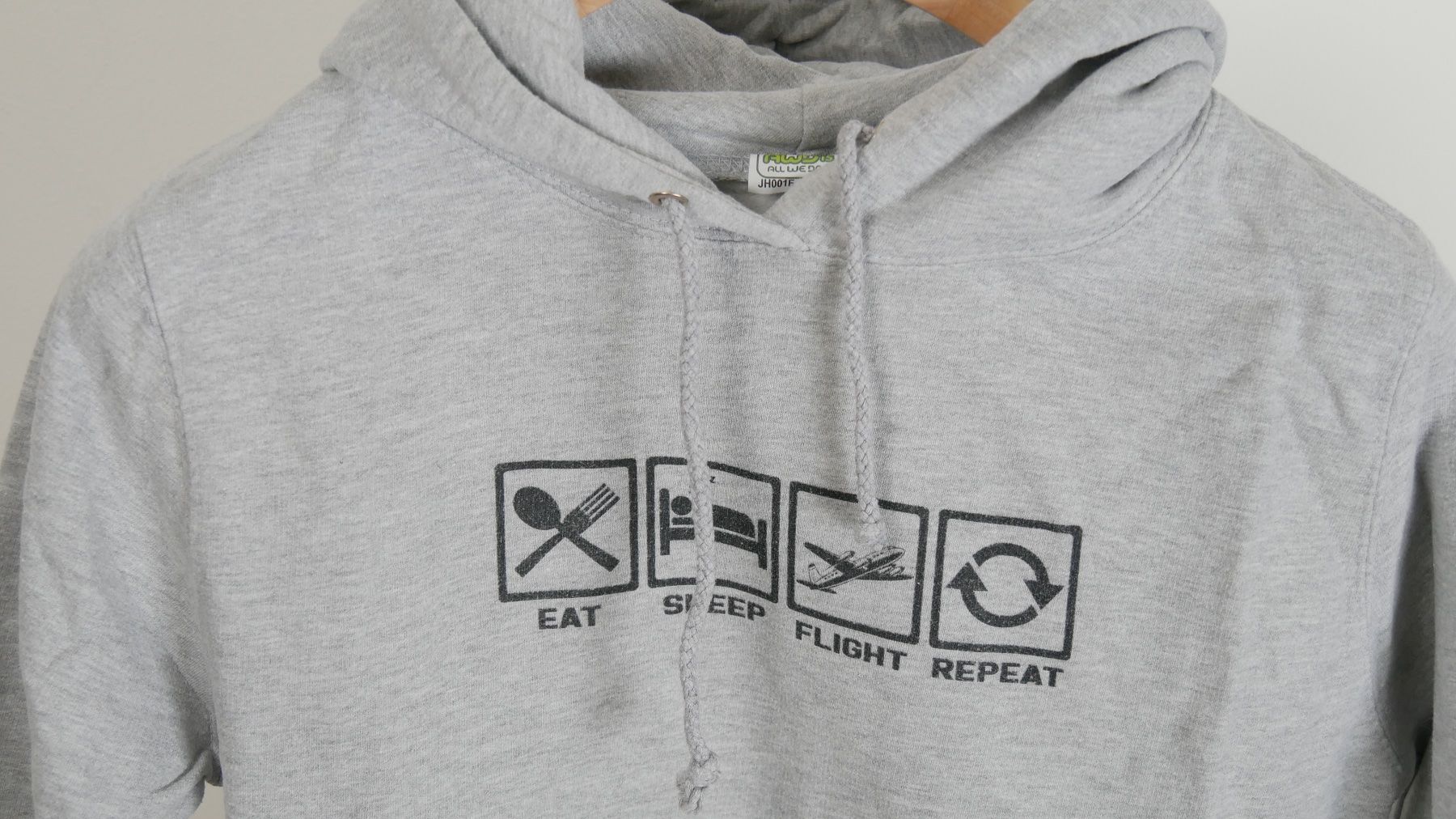Maglioni & Felpe: Pilot Hoodie Eat Sleep Fly Repeat Pullover Sweater grau – Nuovo (secondo la descrizione) da Zürich venduto da julia_vina 1