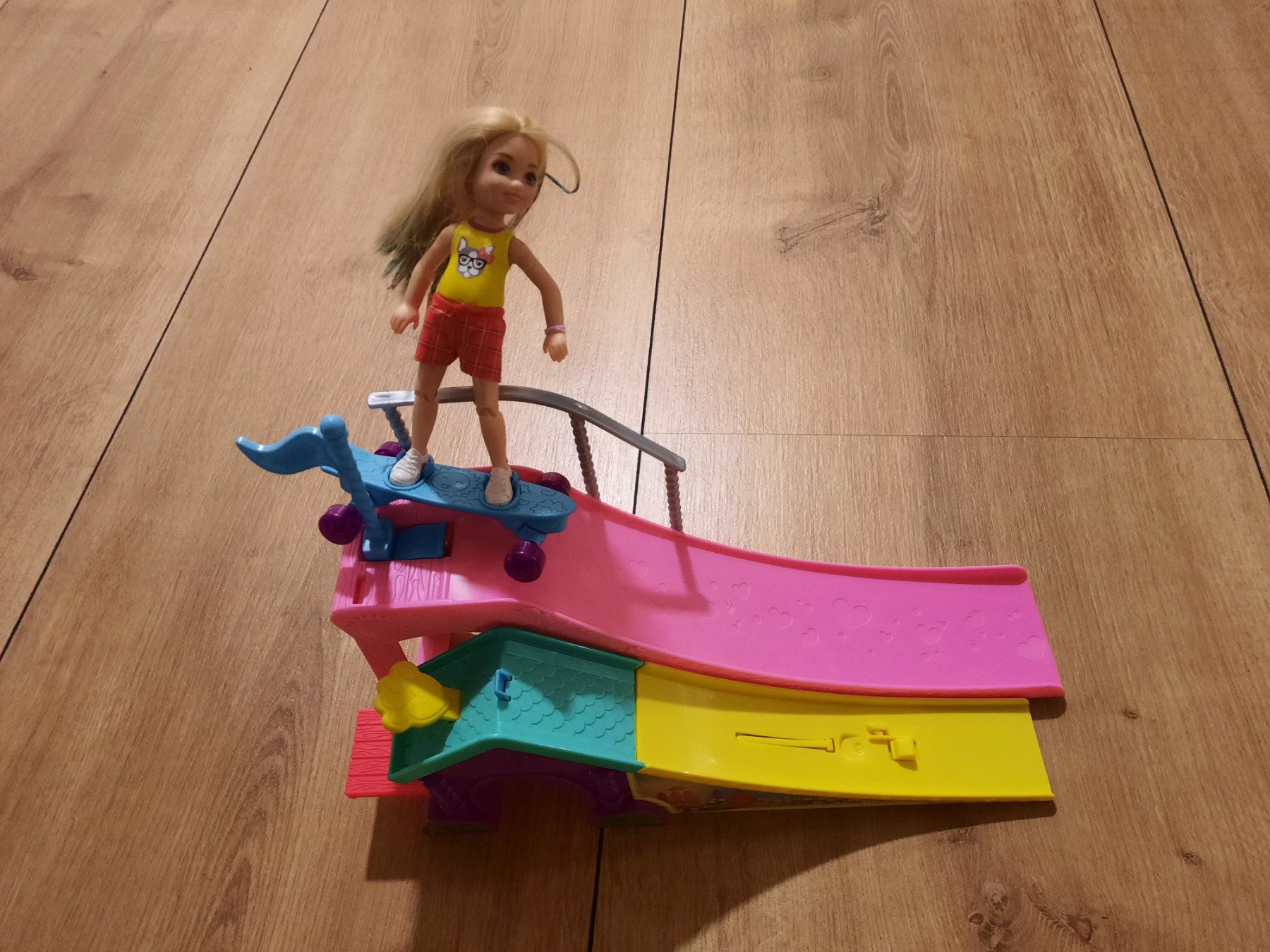 Giocattoli: Chelsea Puppe mit Skaterampe – Usato da Winkel venduto da M_gogs