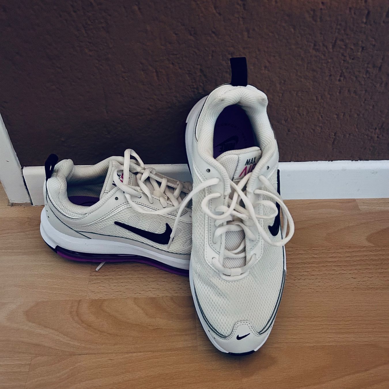 Nike Scarpe da donna: Nike Sneakers 40 – Usato da Forch venduto da kar_js2l 1