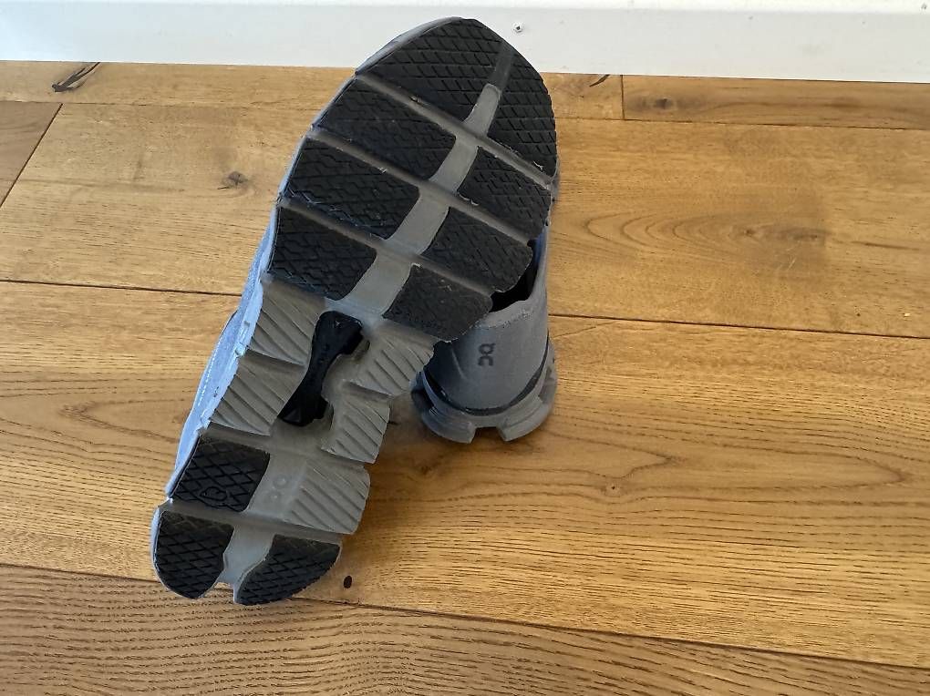 On Scarpe da uomo: ON Cloud X 4 AD 42.5 – Usato da St. Gallen venduto da ProRida 2