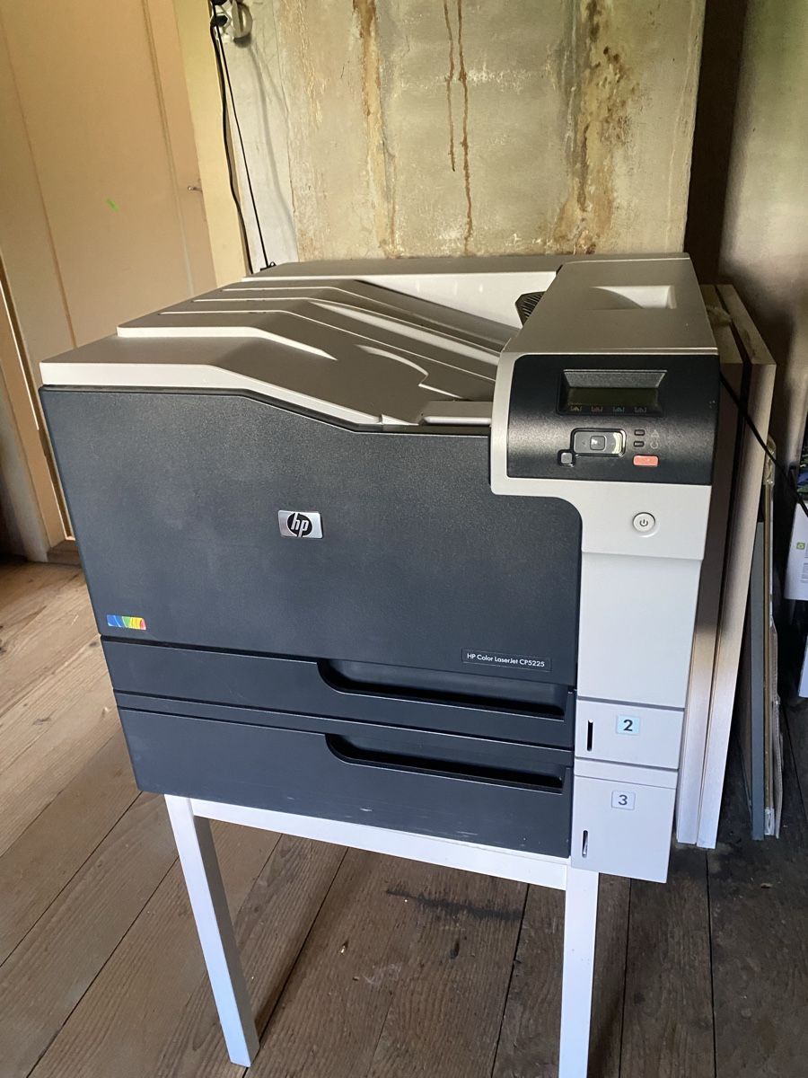 Hewlett Packard Stampanti: Hp Color LaserJet cp5225 – Usato da burgdorf venduto da kaethiduebi