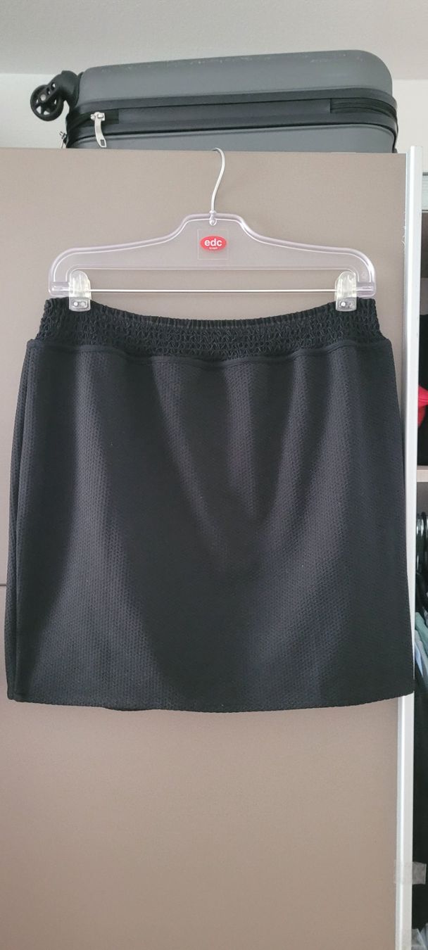 Kleider: Jupe NAF NAF taille 40/42/elastique – Gebraucht aus Vevey von x_y_f 1